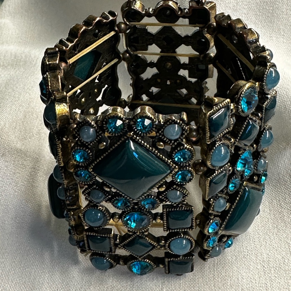 Turquoise Rhinestone Bracelet - Picture 3 of 3